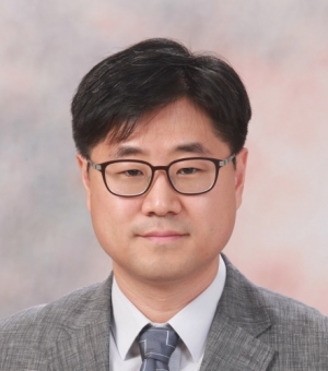 Lee, Yong-Seok